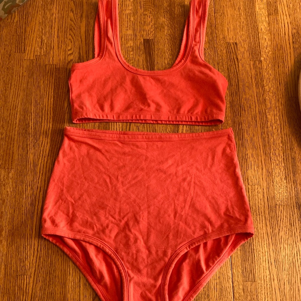 ARQ Red-Orange Set